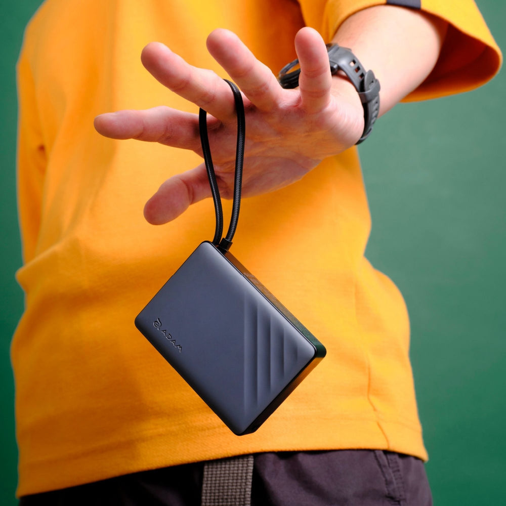 Batería magnética Adam Elements GRAVITY - 10,000mAh 30W con cable USB-C integrado - Gris