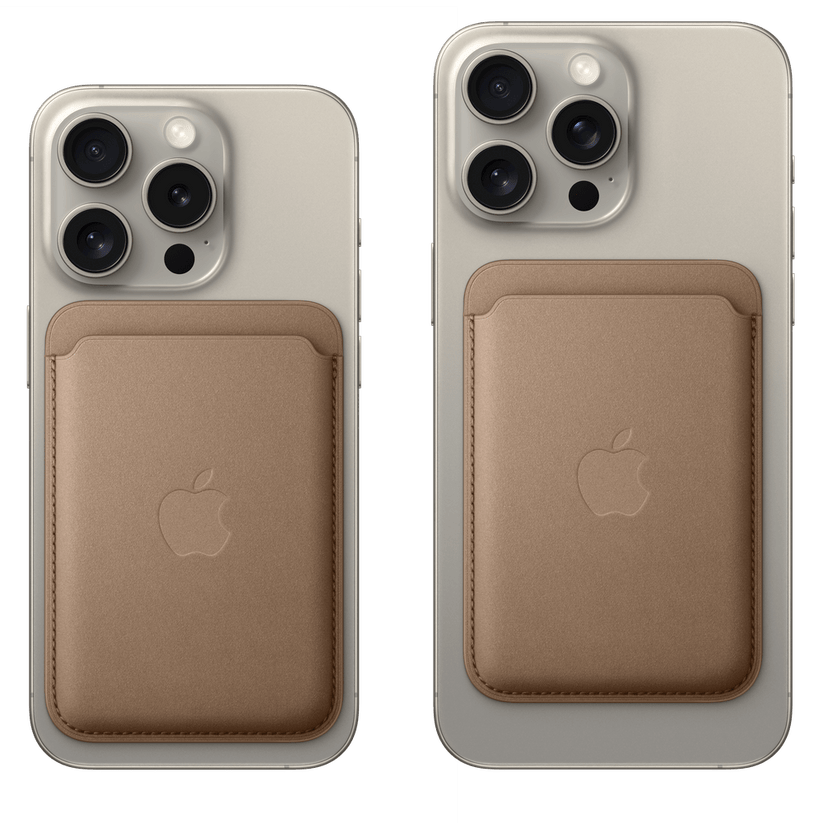 iphone-finewoven-wallet-with-magsafe-evergreen_MT273_AV4