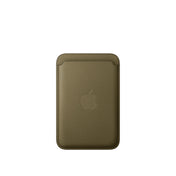 Cartera_de_FineWoven_con_MagSafe_para_el_iPhone_Color_Oliva_Oscuro_Imagen_posicion_1_iShop_Peru
