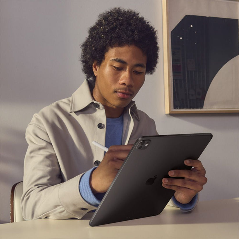 iPad_Pro_13_pulgadas_Wi_Fi_Cellular_2_TB_Vidrio_nanotexturizado_Negro_espacial_(M5)_imagen_posicion_5_iShop_Peru